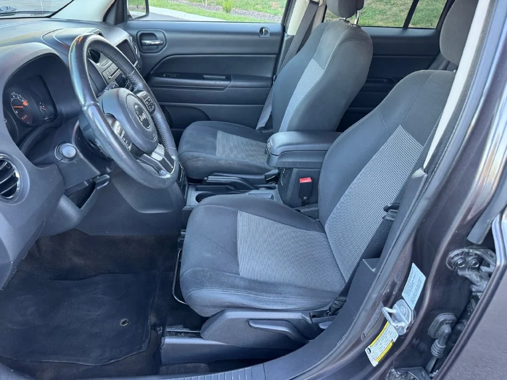 Used 2016 Gray Jeep Latitude image 5