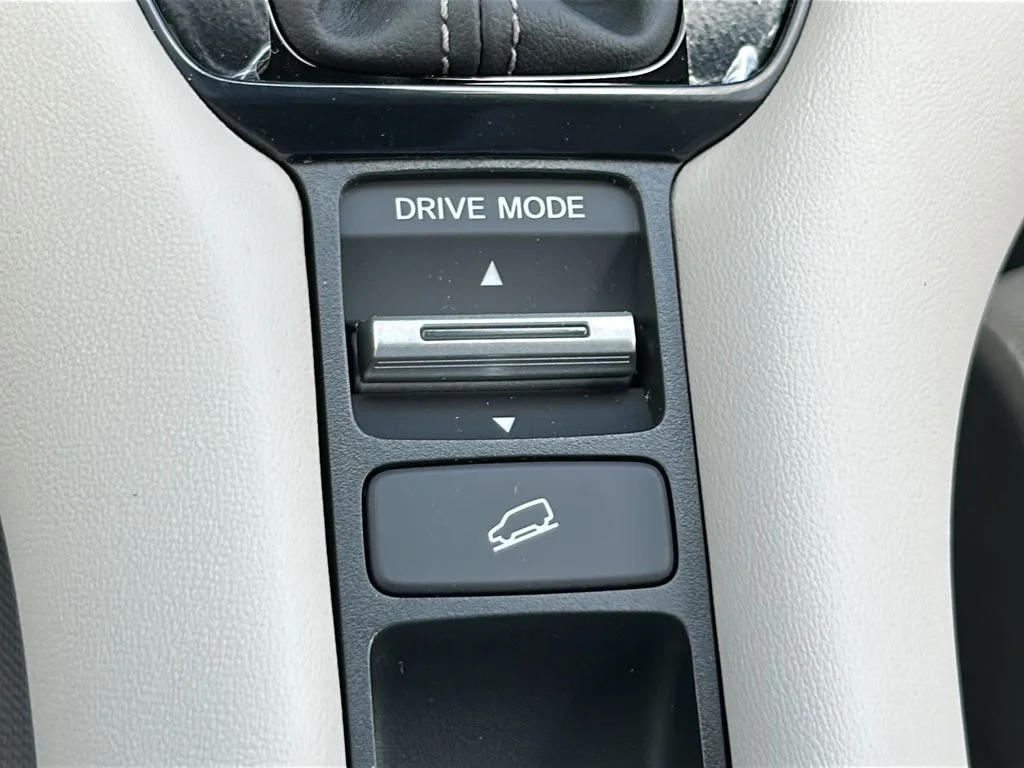New 2027 Solar Silver Metallic Honda LX image 21