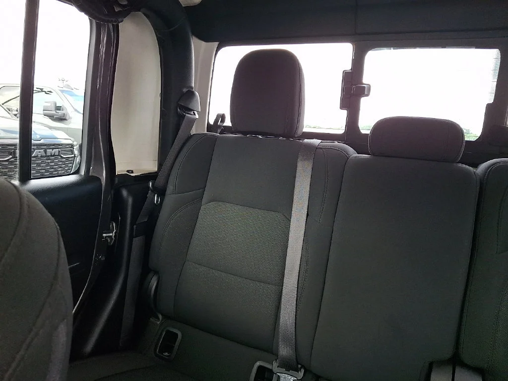 Used 2020 Granite Crystal Metallic Clearcoat Jeep Sport S image 19