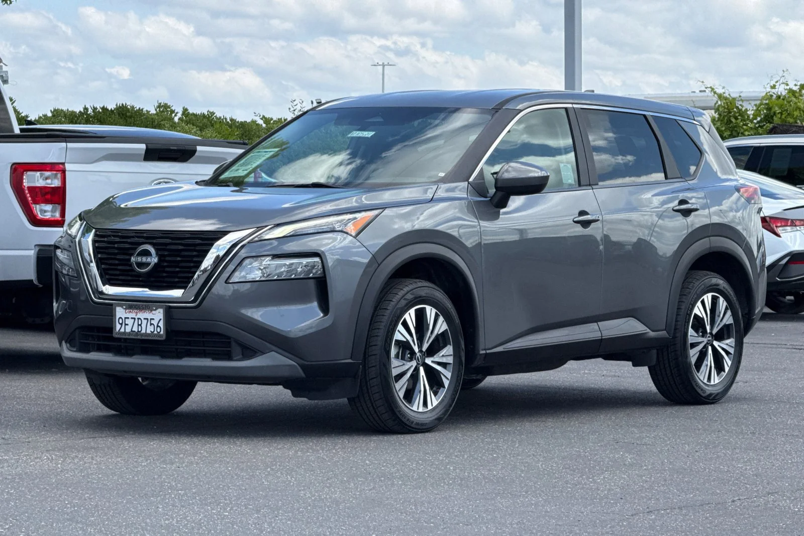 Used 2023 Gun Metallic Nissan SV image 8