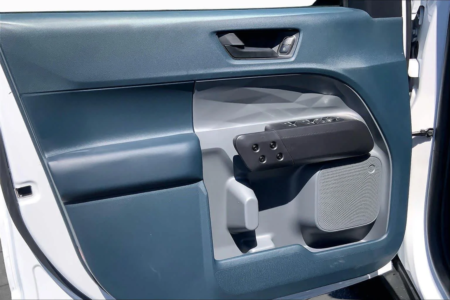 New 2026 Oxford White Ford XLT image 11