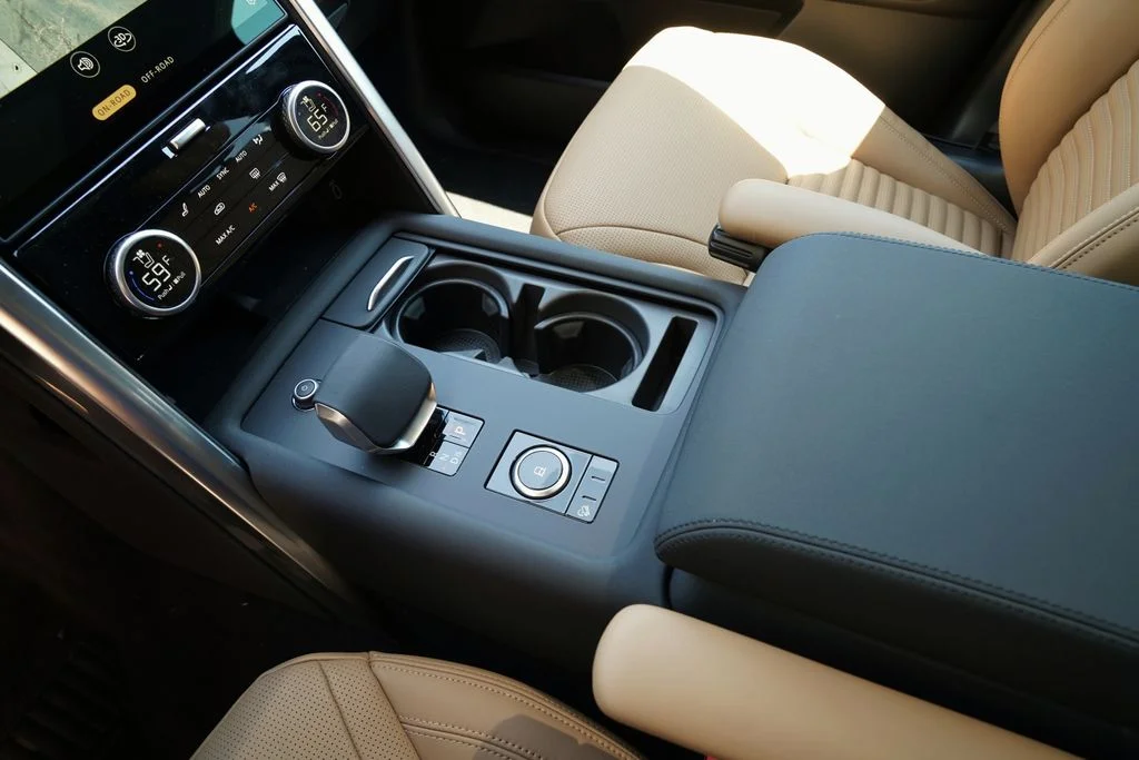 New 2026 Santorini Black Land Rover Dynamic SE image 31
