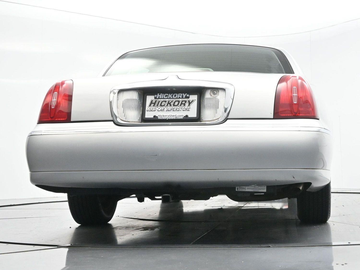 Used 2000  Lincoln Executive image 40