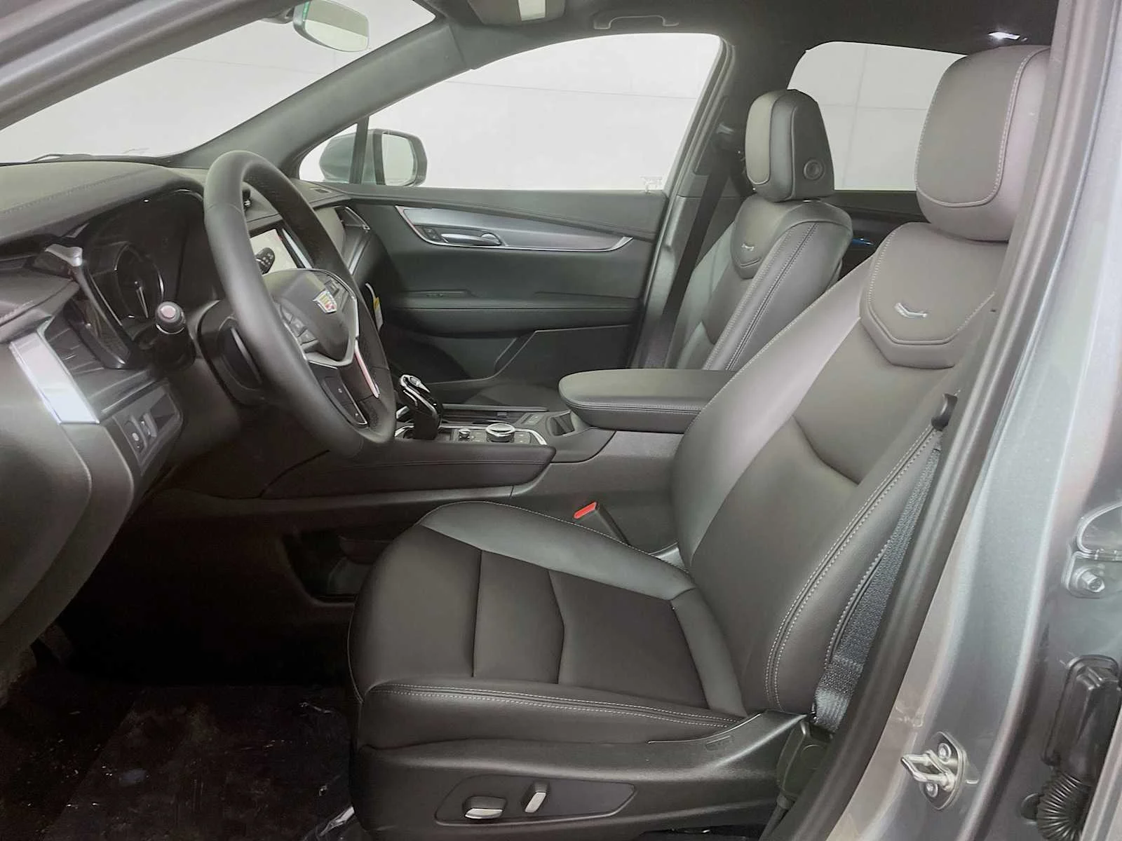 Used 2026 Argent Silver Metallic Cadillac FWD Luxury image 4