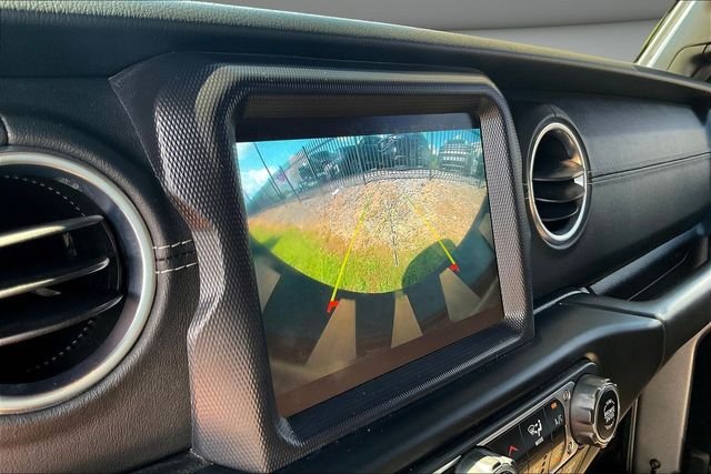Used 2020 Silver Jeep Unlimited Sahara image 15