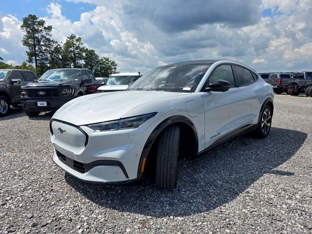 Used 2023 Space White Metallic Ford Premium image 19