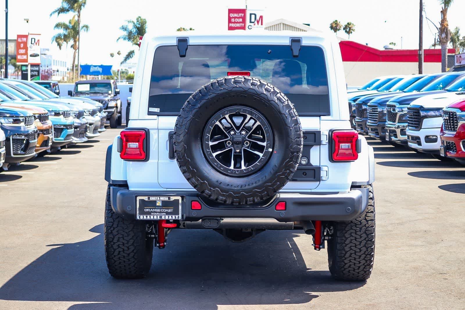 New 2026 Bright White Clear-Coat Exterior Paint Jeep Rubicon X image 5