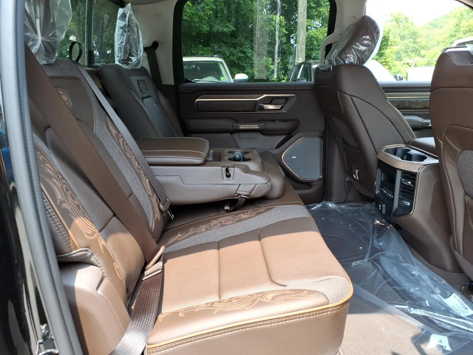 New 2026 Diamond Black Crystal Pearlcoat RAM Limited image 5