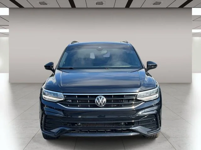 Used 2024  Volkswagen 2.0T SE R-Line Black image 8