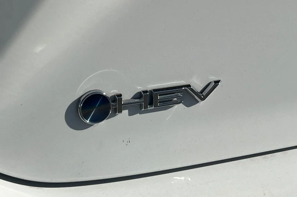 Used 2025 White Toyota LE image 29