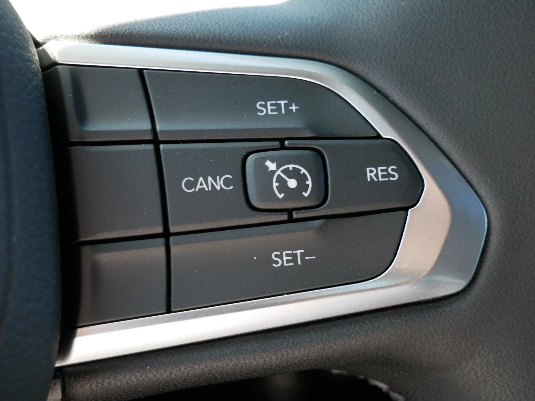 New 2026 Red Hot Pearlcoat Jeep Latitude Altitude image 20