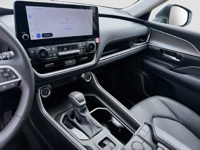 Used 2026 Pearl Toyota XLE image 27