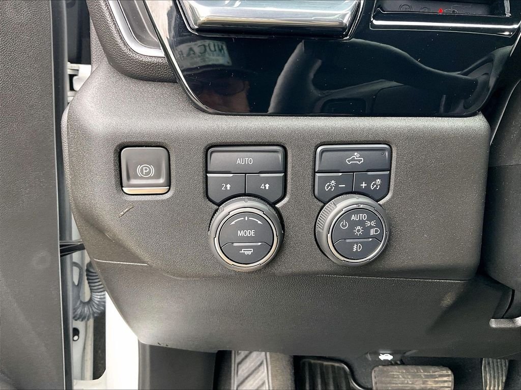 Used 2023 White Chevrolet RST image 25