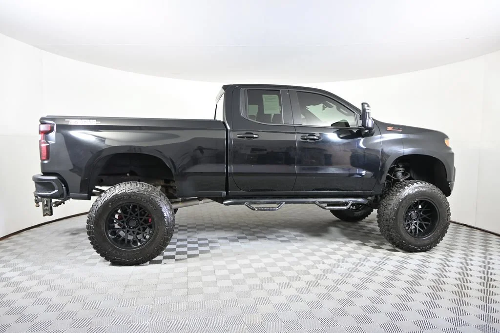 Used 2019 BLACK Chevrolet Custom Trail Boss image 8