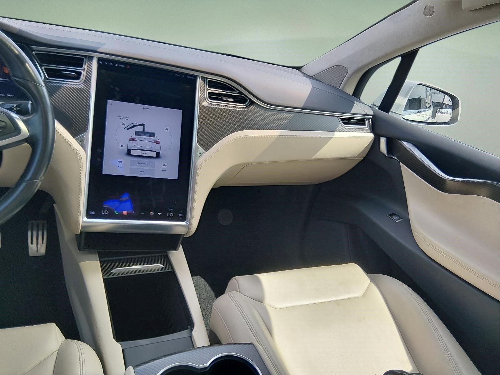Used 2017  Tesla 90D image 17