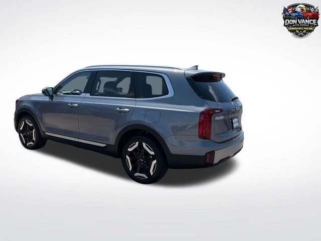 Used 2025 Silver Kia S image 3