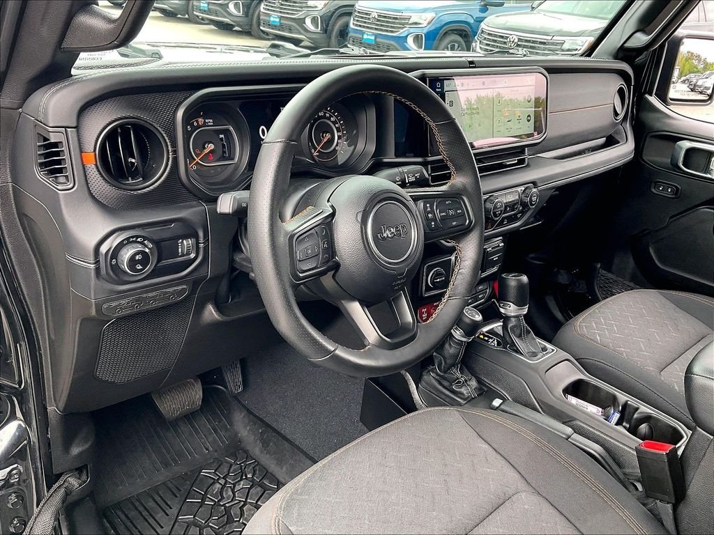 Used 2024 Black Clearcoat Jeep Mojave image 8