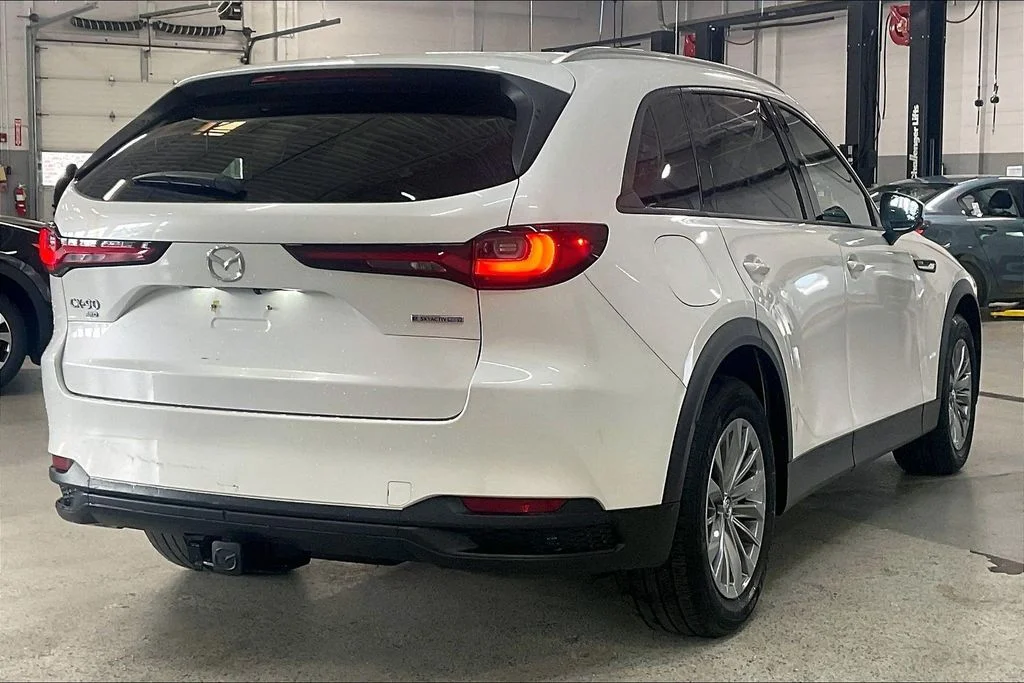 Used 2024 White Mazda Preferred image 13