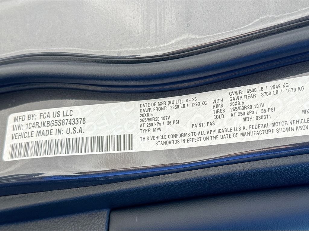 New 2025 Baltic Gray Metallic Clear-Coat Exterior Paint Jeep Limited image 13