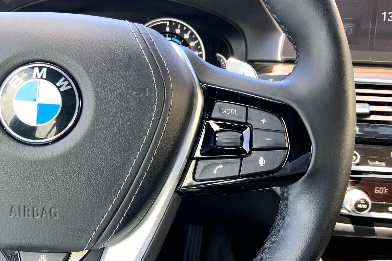 Used 2018 Black Sapphire Metallic BMW 530e xDrive iPerformance image 23