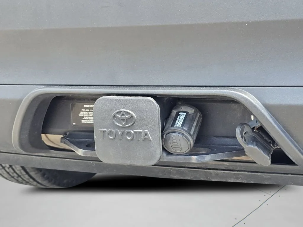 Used 2024 Wind Chill Pearl Toyota XLE image 25