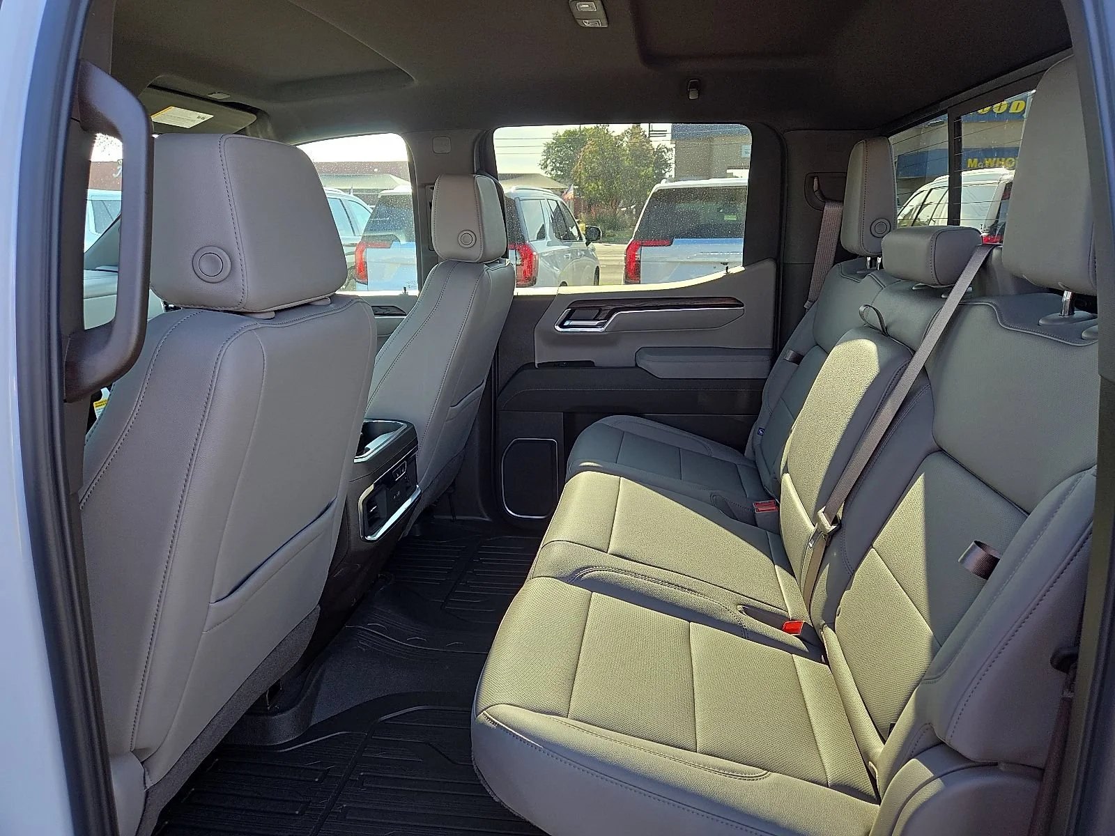 2026 GMC Sierra 1500 SLT - Photo 9