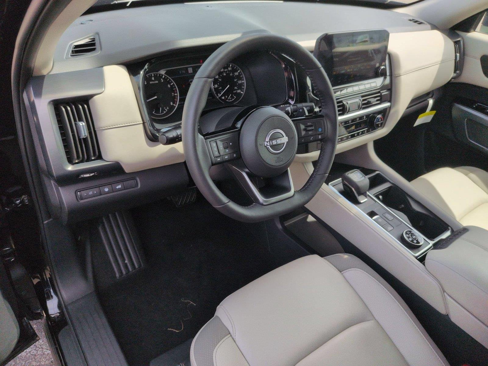 Used 2025 Super Black Nissan SL image 19