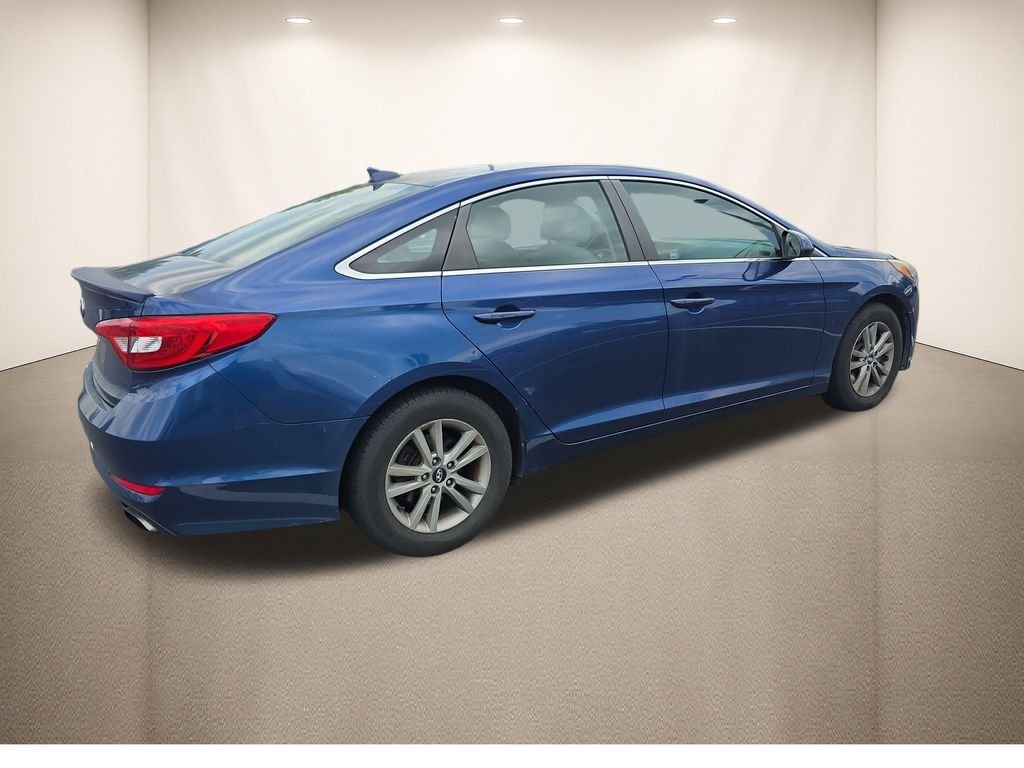 Used 2015 Blue Hyundai SE image 4