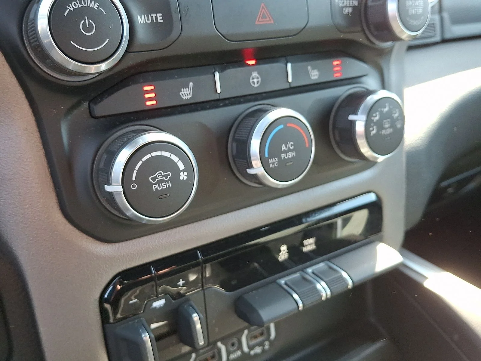Used 2023 Silver Ram Big Horn image 23