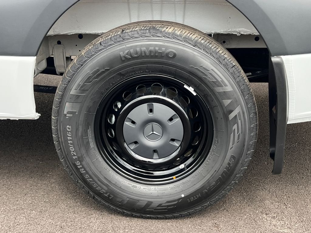 New 2026 Arctic+White Mercedes-Benz Cargo 144 WB image 26