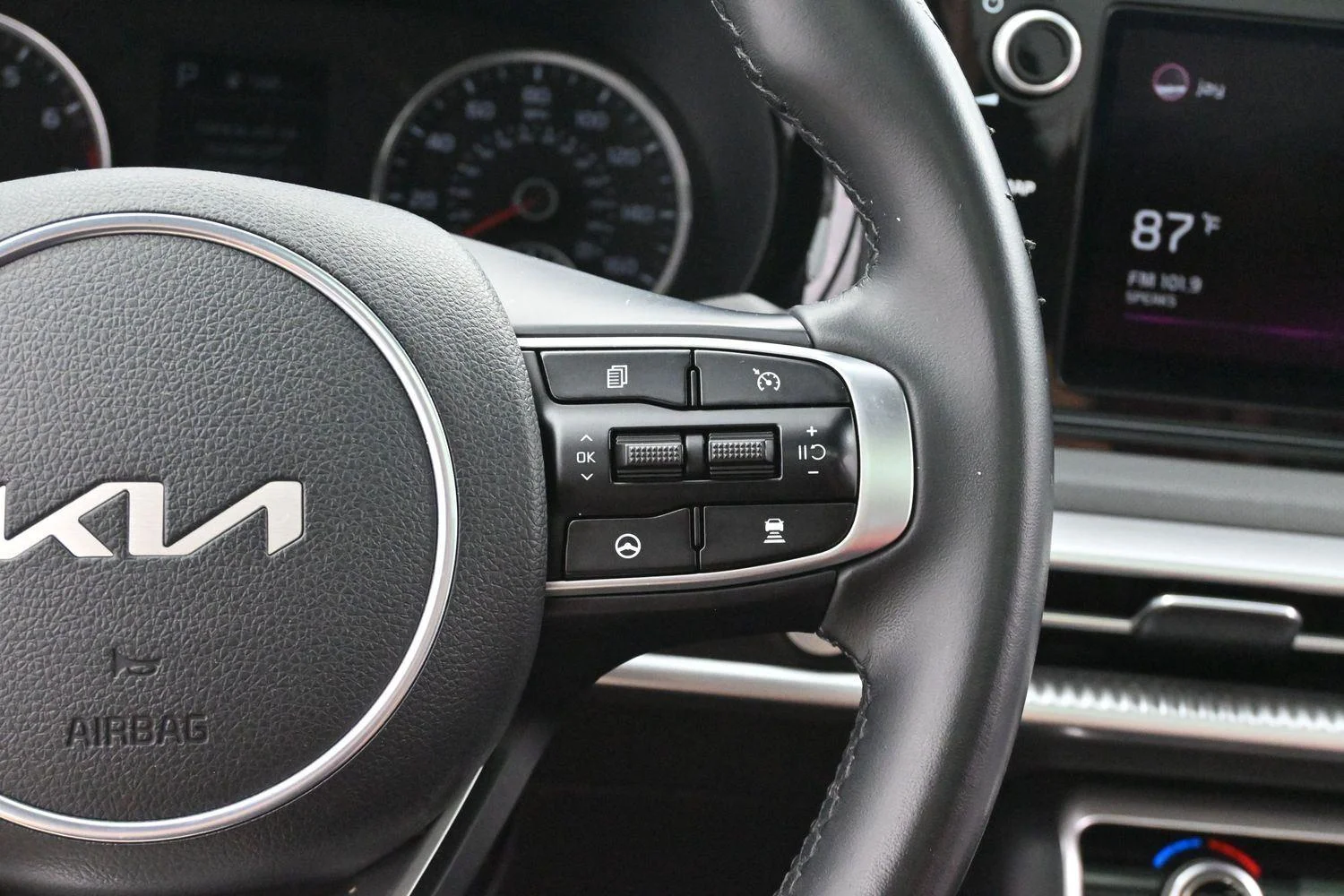 Used 2022 Glacial White Pearl Kia GT-Line image 15