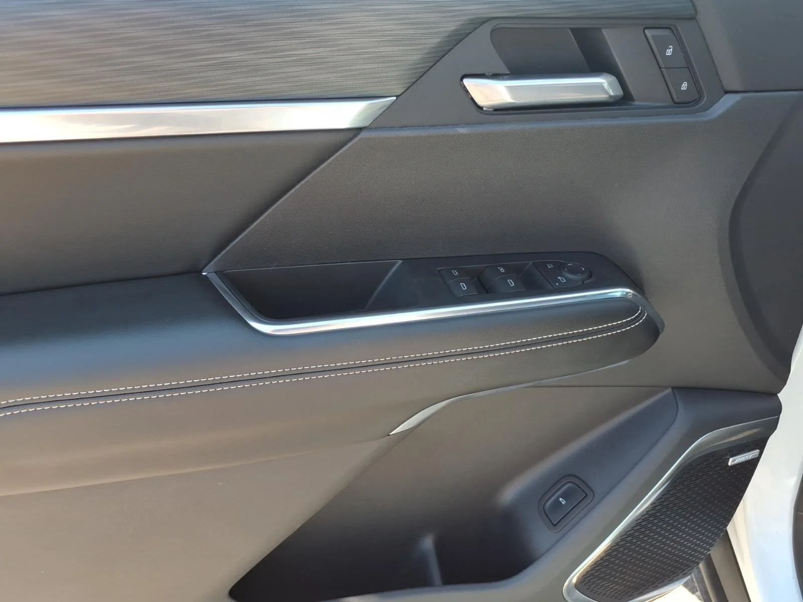 Used 2026 Summit White GMC AWD Elevation image 12