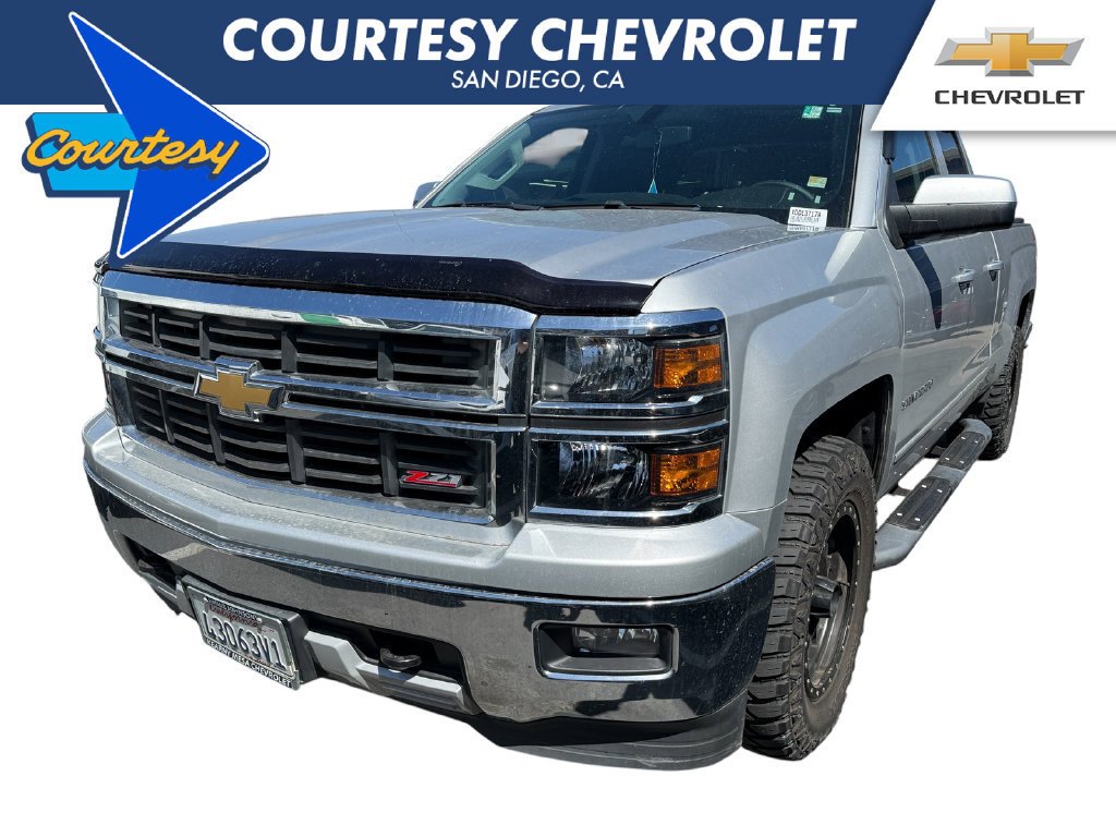 Used 2015 SILVER ICE METALLIC Chevrolet LT image 1