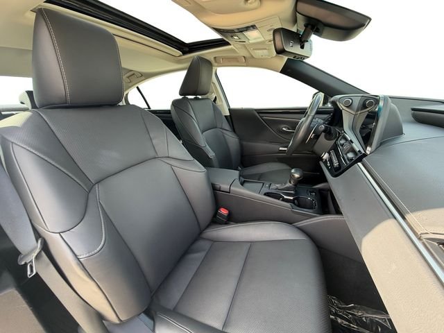 Used 2023 White Lexus 350 image 16