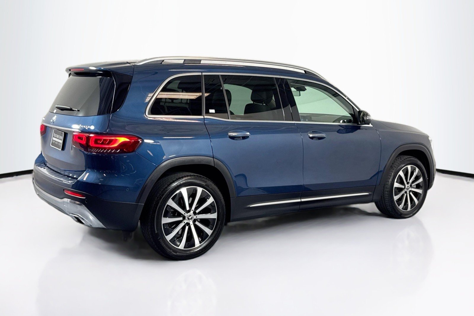 Certified Used 2022 Denim Blue Metallic Mercedes-Benz GLB 250 4MATIC® SUV image 5