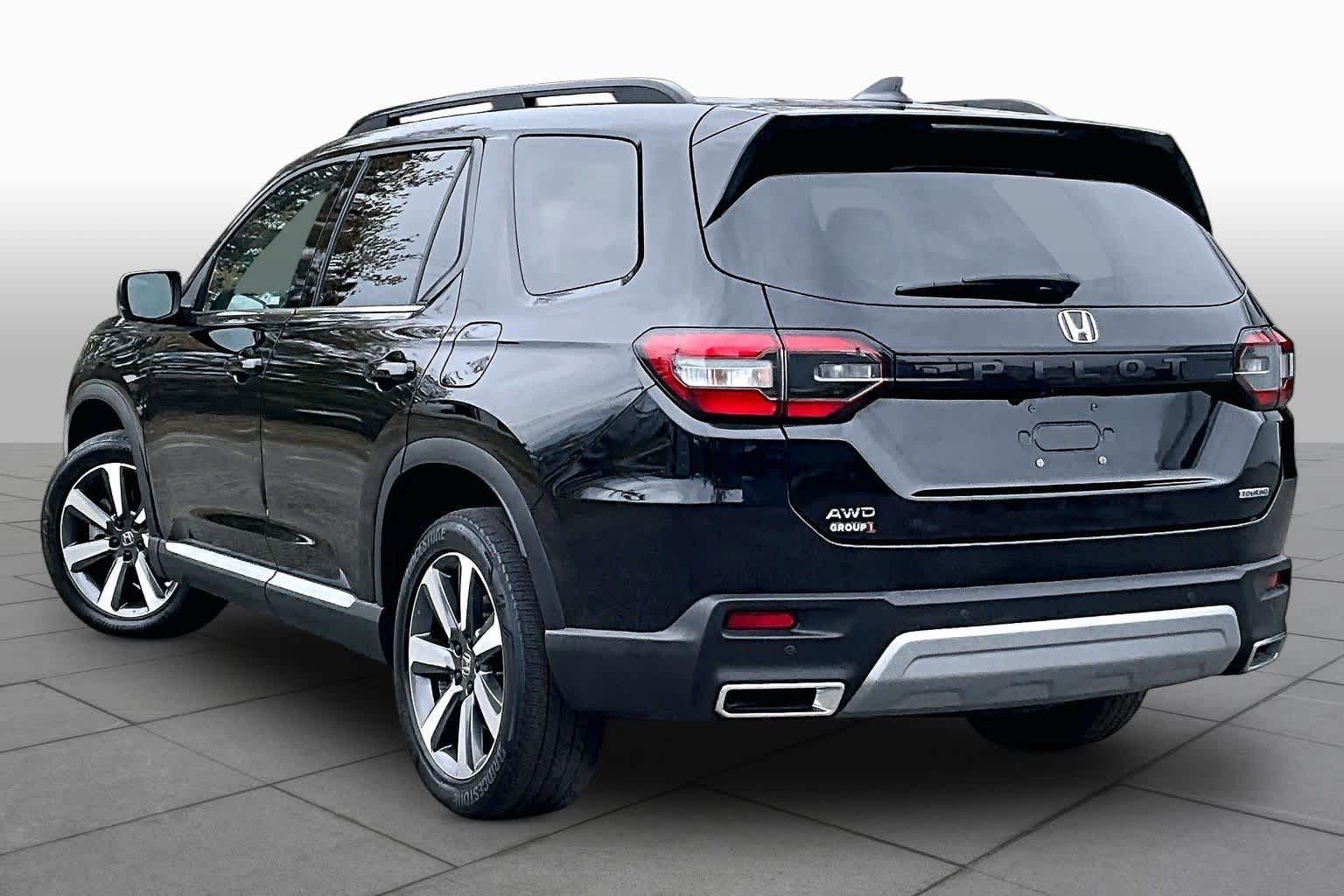 Used 2023 Crystal Black Pearl Honda Touring image 11