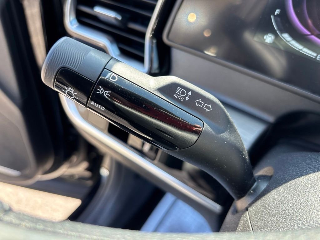 Used 2023 Black Kia X-Line image 27