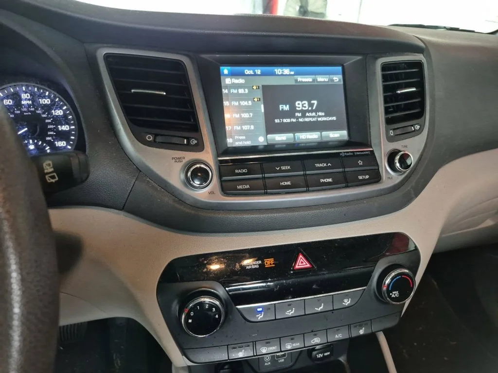 Used 2018 Silver Hyundai SEL image 14