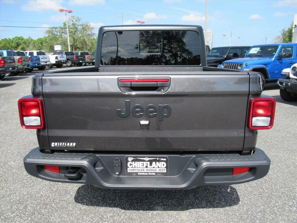 New 2026 Granite Crystal Metallic Clear-Coat Exterior Paint Jeep Sport S image 6