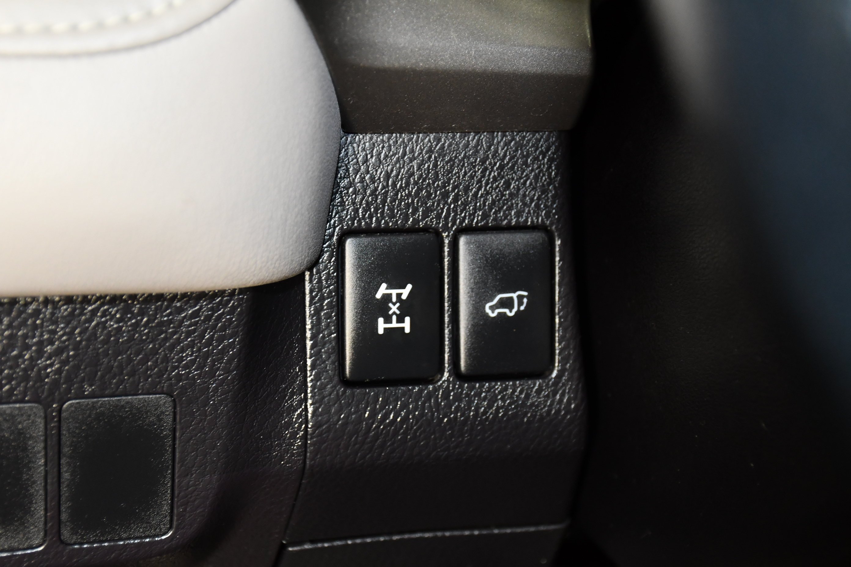 Used 2016 Black Toyota XLE image 34