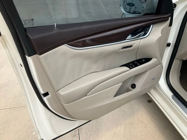 Used 2013 White Cadillac Luxury image 4