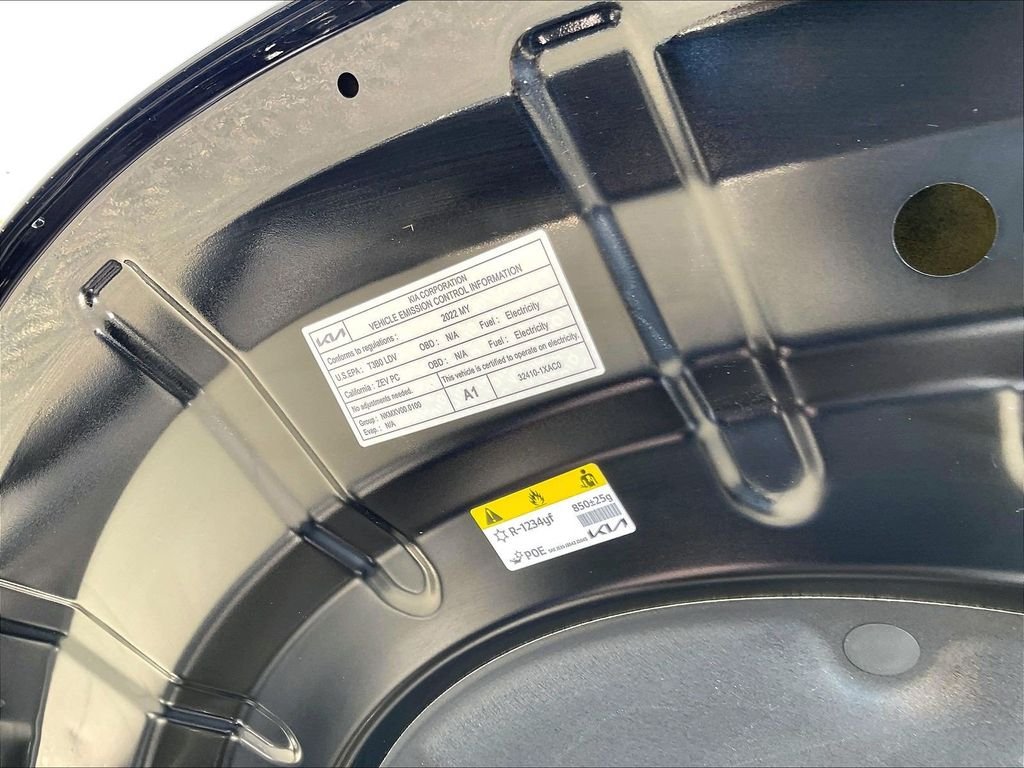Used 2022 Black Kia Wind image 34