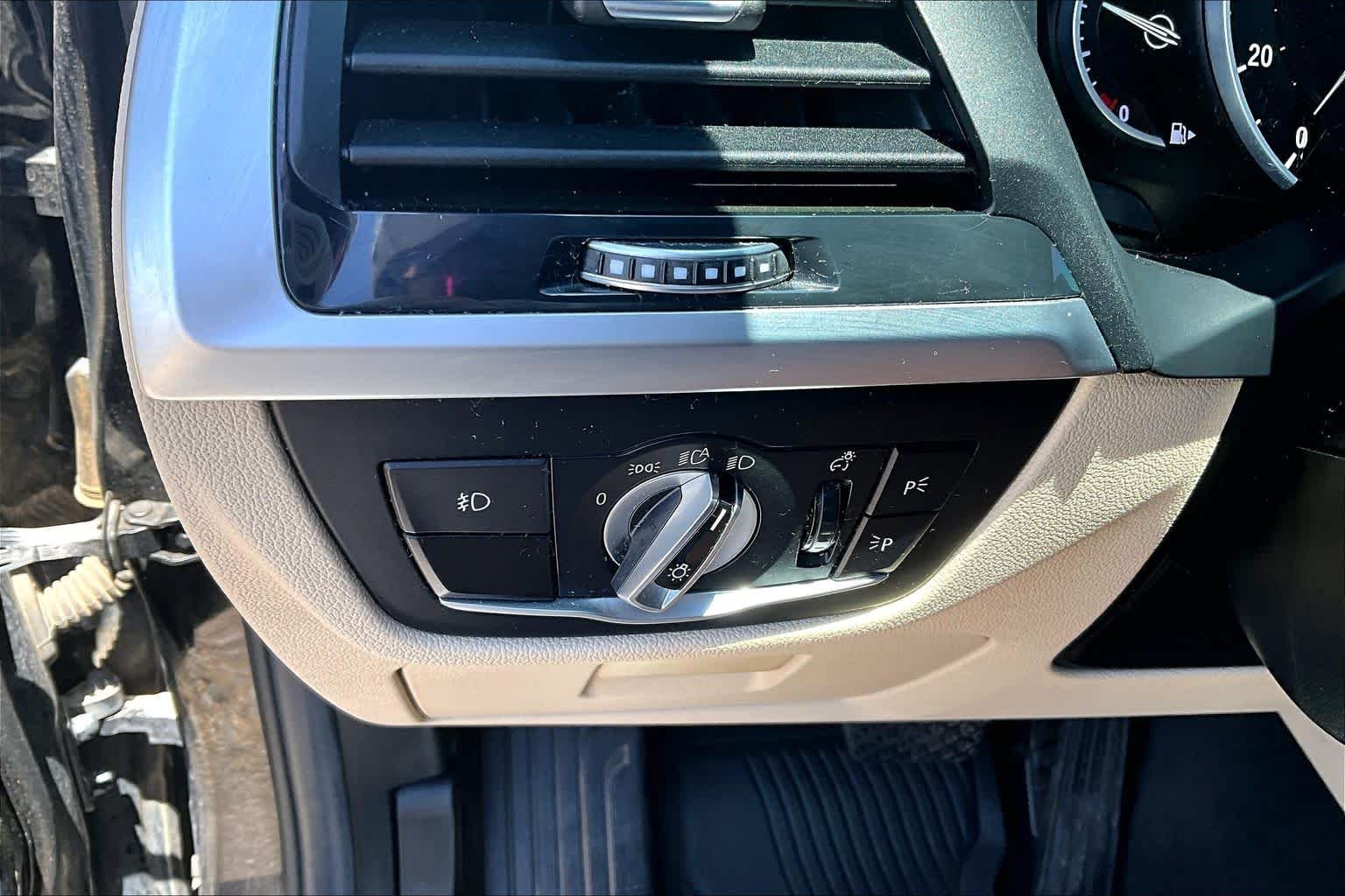 Certified Used 2019 Black Sapphire Metallic BMW sDrive30i image 31