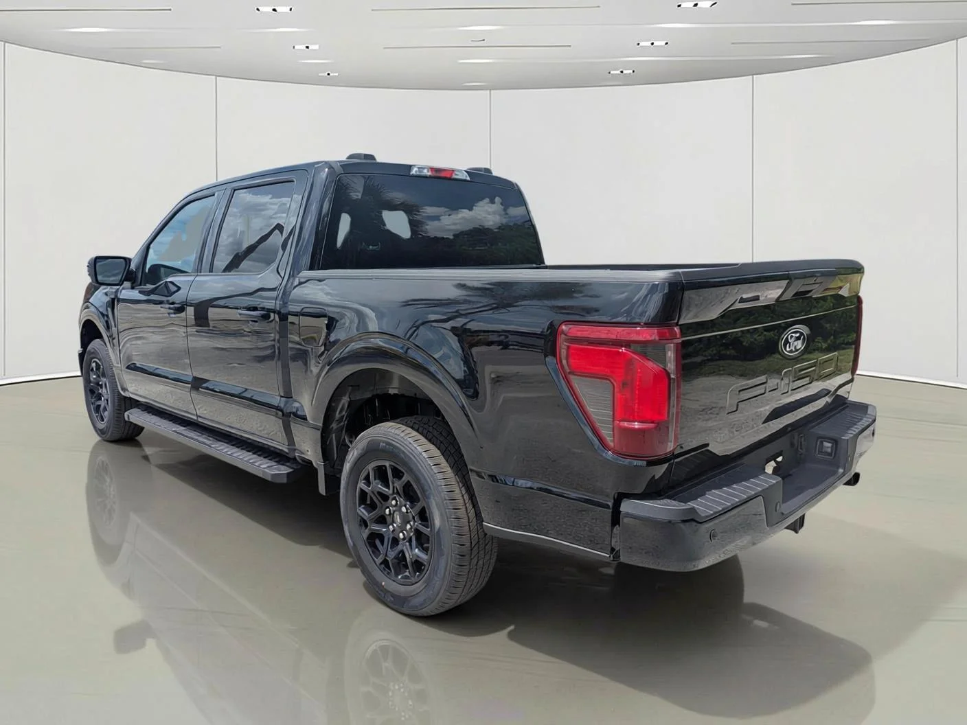 New 2026 Agate Black Metallic Ford XLT image 7