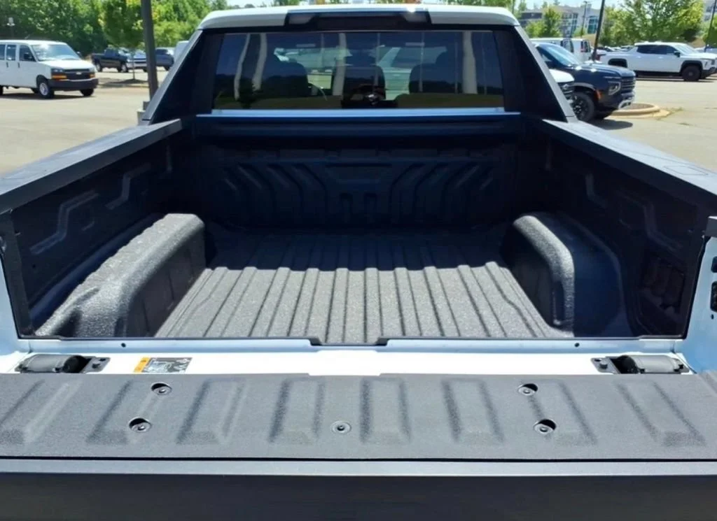 New 2026 Summit White Chevrolet WT - Extended Range image 34