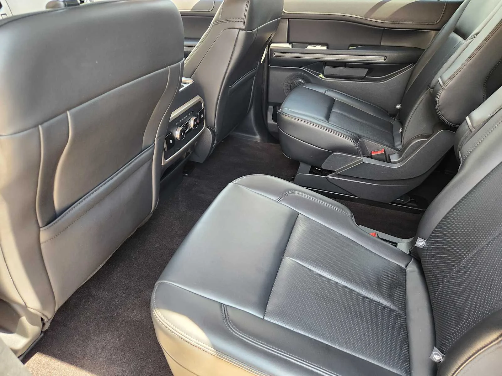 Used 2023 Agate Black Metallic Ford XLT image 28
