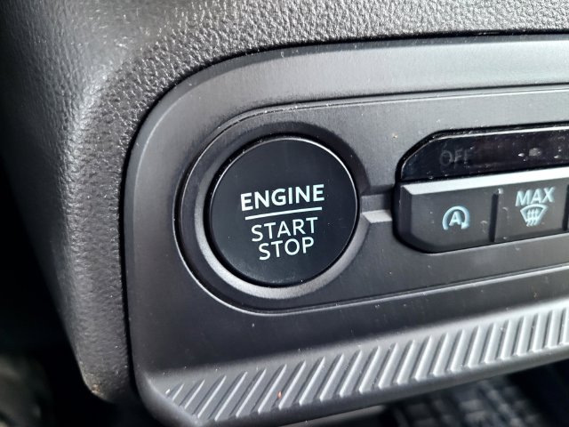 Used 2025 Gray Ford Badlands image 18