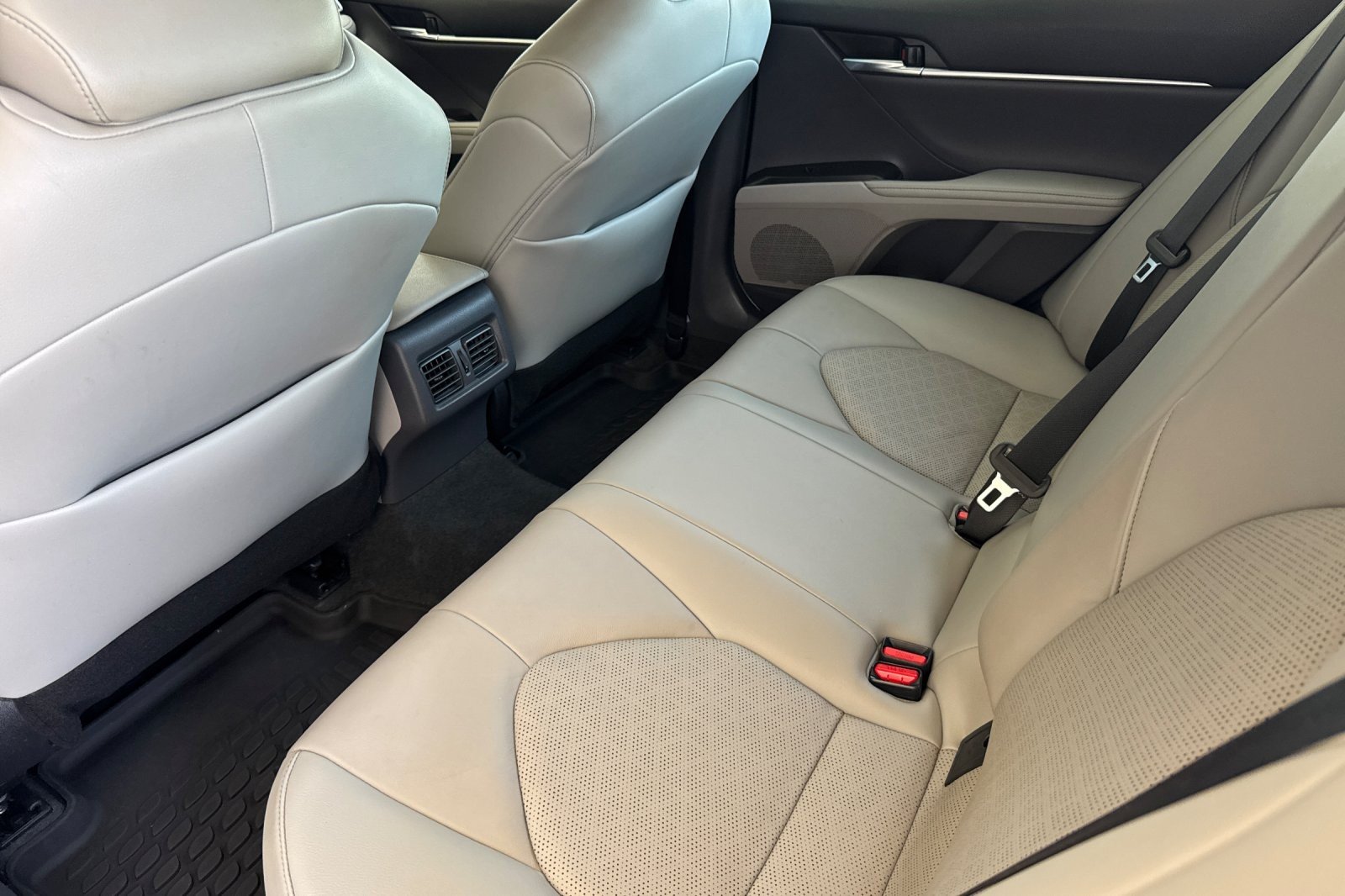 Used 2022 CELESTIAL SILVER MET Toyota Hybrid XSE image 11