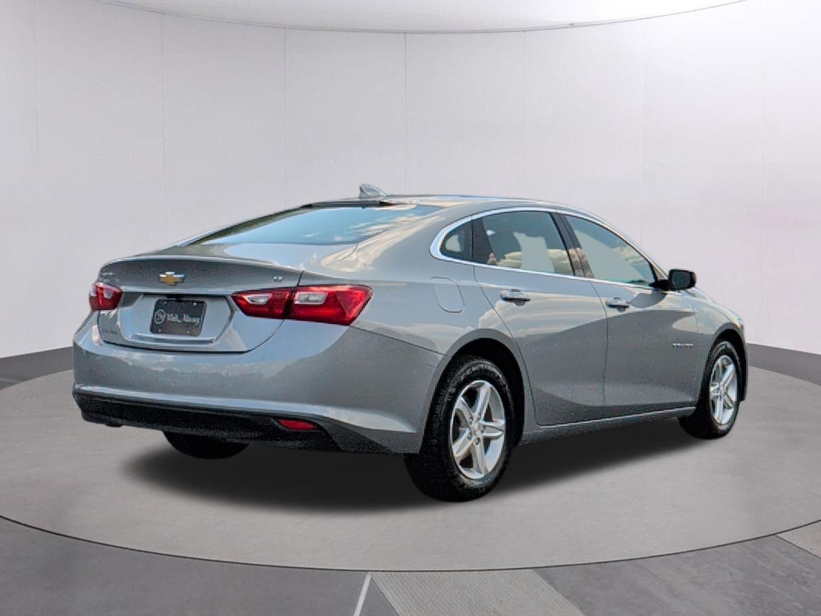 Used 2023 Sterling Gray Metallic Chevrolet LT image 5