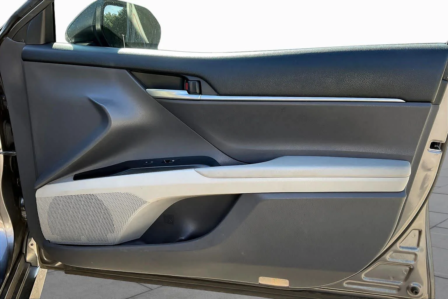 Used 2018 Predawn Gray Mica Toyota LE image 22